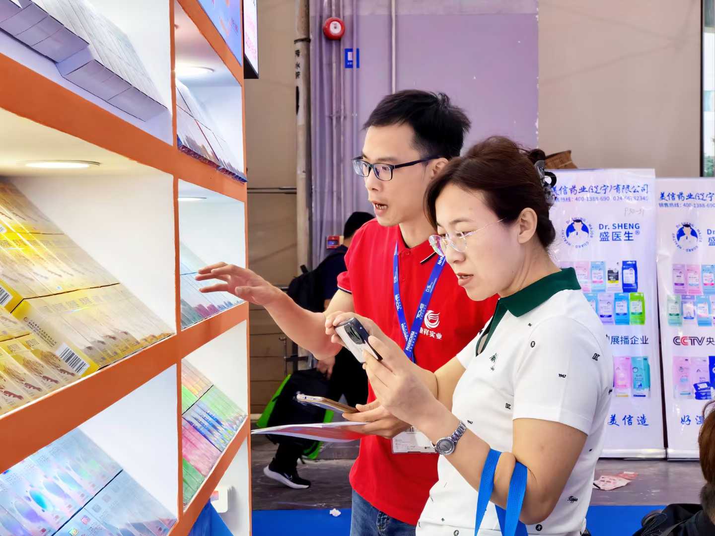 康祥实业携趣爱阁参加国药会4.jpg
